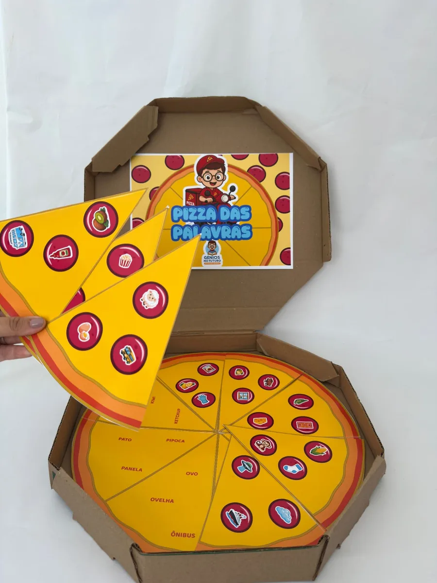 Pizza das Palavras sendo manipulada